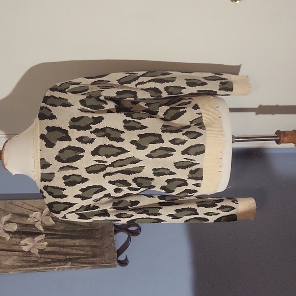 Grunge Distressed Animal Print Sweater Medium White Gray - Picture 4 of 4